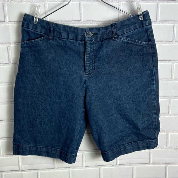 ST JOHN’S BAY Women's Denim Shorts/size 12P - Picture 5 of 7